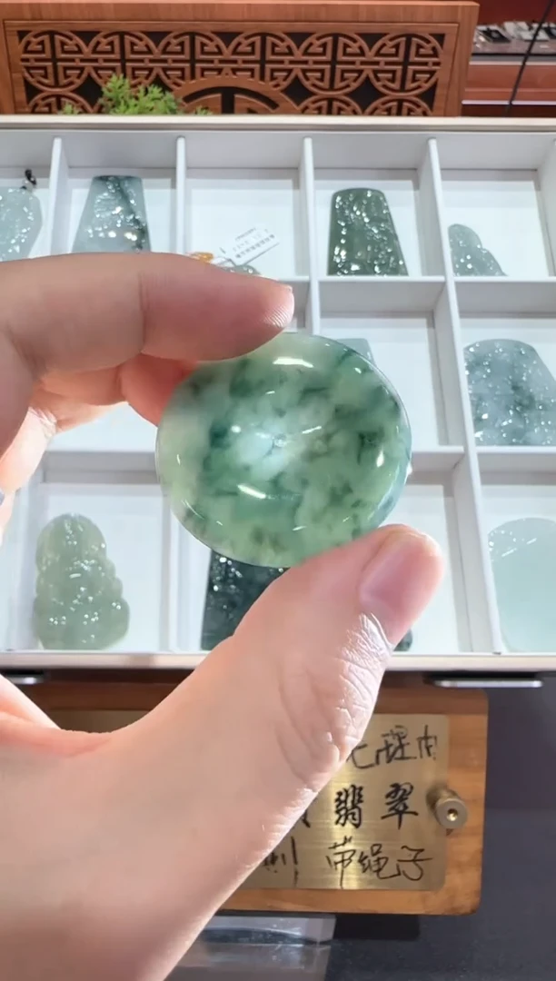 翡翠挂件未镶嵌A货翡翠多样性孤品