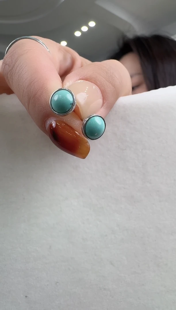 银S925镶嵌绿松石耳饰精美的耳钉