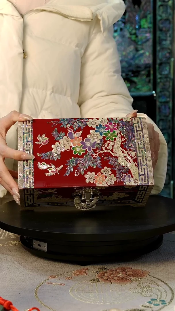 鱼锁满贝底·弘贝雅螺钿漆器文化馆