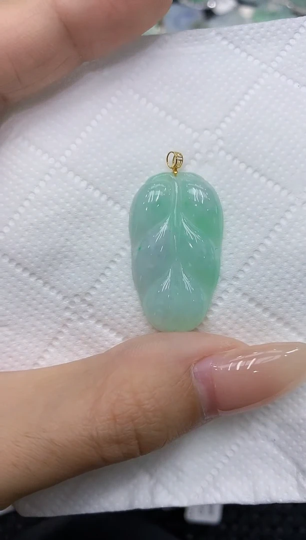 翡翠18K金镶嵌颈饰111111111111