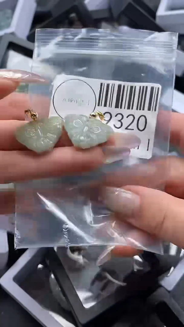吊坠(不含链)未镶嵌翡翠9320