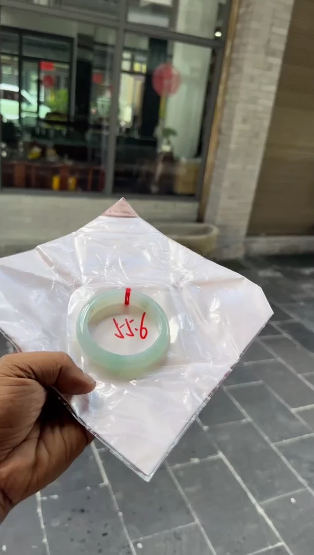 未镶嵌手镯翡翠手镯