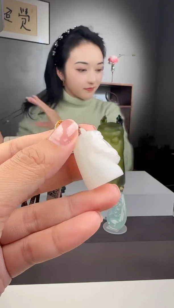 颈饰未镶嵌和田玉（白玉）多样发