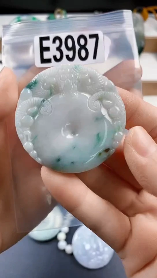颈饰未镶嵌翡翠天然翡翠吊坠挂件