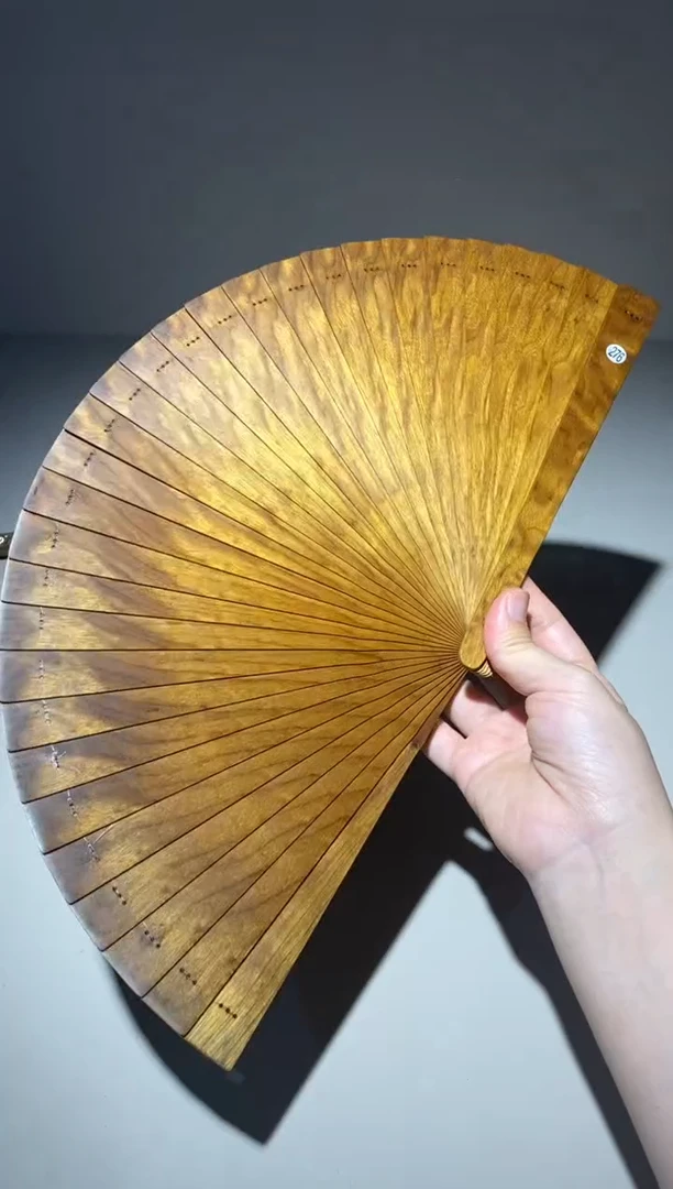 金丝楠华**瓷21cm金丝楠木小叶桢楠扇276