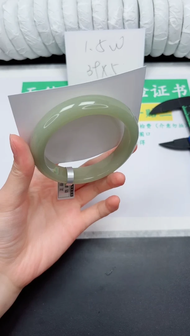 未镶嵌手镯石英质玉152-63.1DK