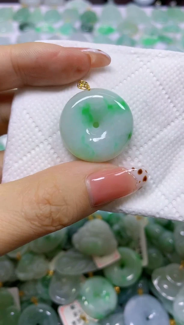 颈饰18K金镶嵌翡翠天然翡翠A货