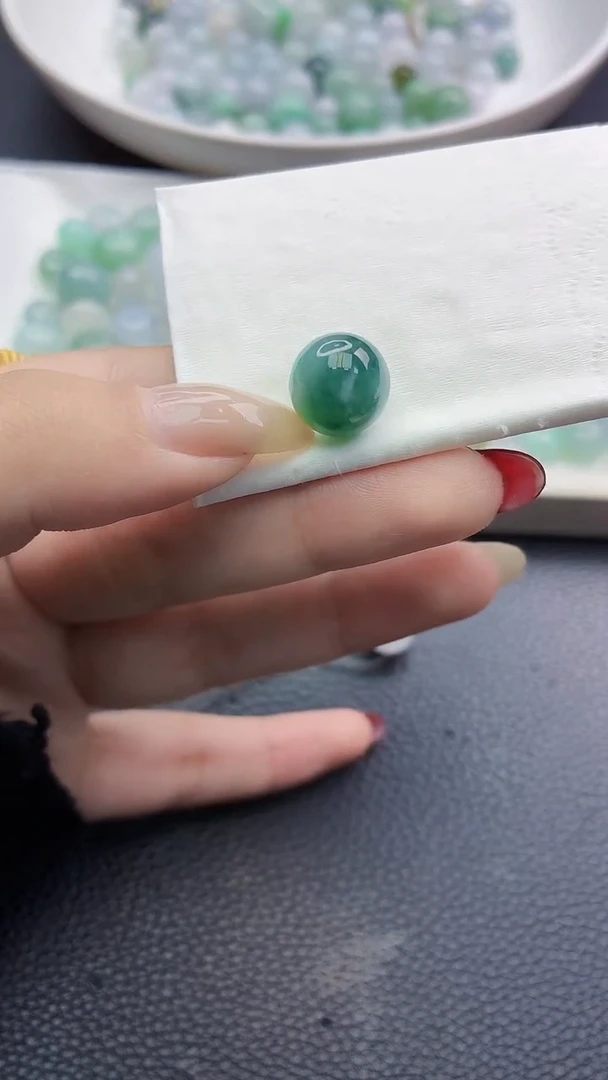 未镶嵌定制翡翠胡**涂3964