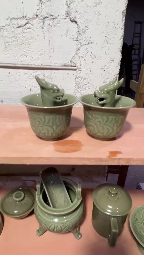 微瑕耀州窑龙头公平杯一对