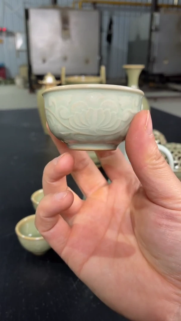 耀州窑仰山菊纹小杯