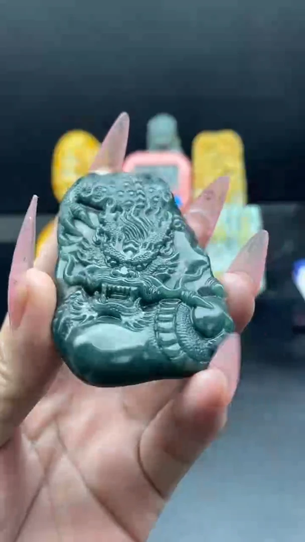 翡翠未镶嵌颈饰挂件