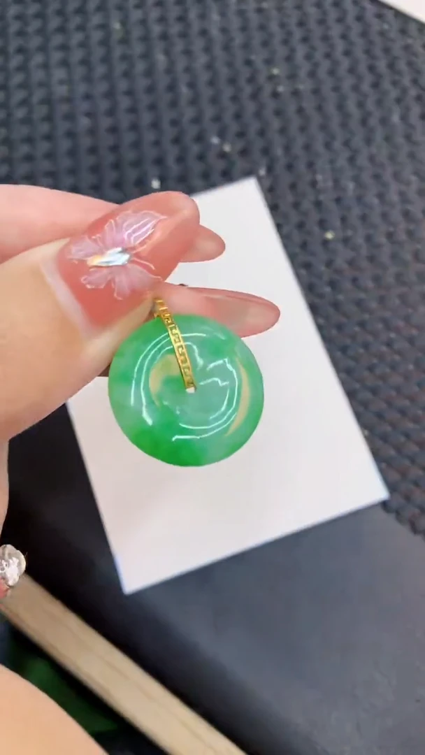 颈饰18K金镶嵌翡翠1