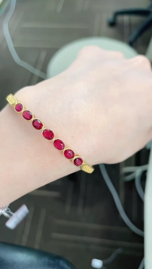 18K金镶嵌天然碧玺手镯