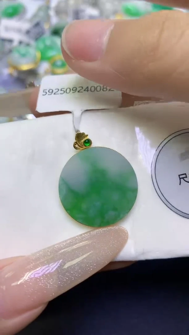 颈饰18K金镶嵌翡翠天然缅甸翡翠A货百元以上9元证书费自理