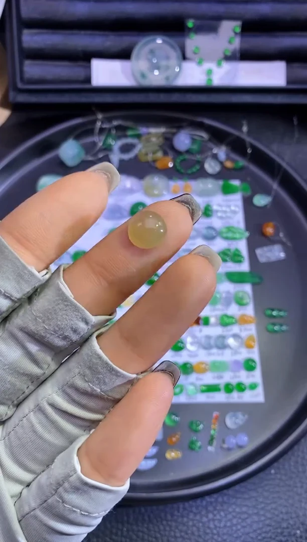 未镶嵌挂件翡翠蛋面