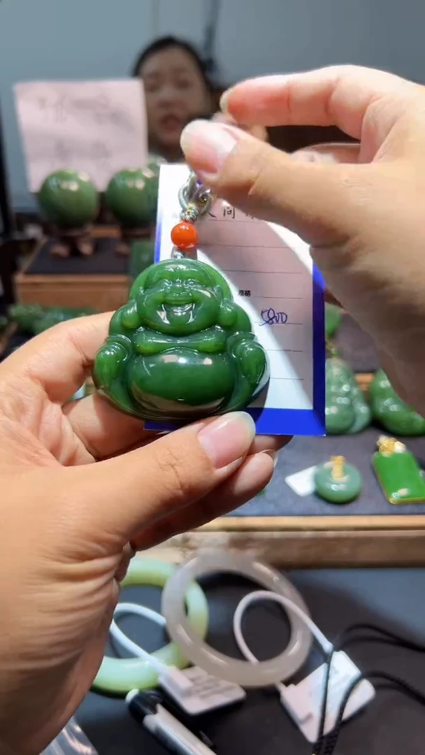 颈饰未镶嵌和田玉（碧玉）1