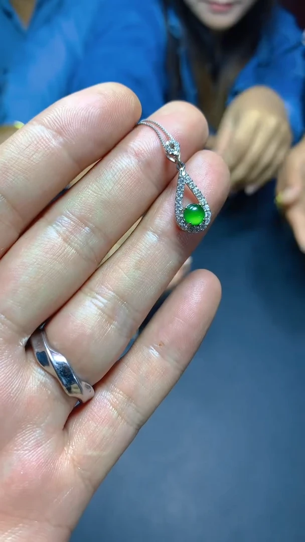 翡翠未镶嵌吊坠(赠链)0934316251多样性发一