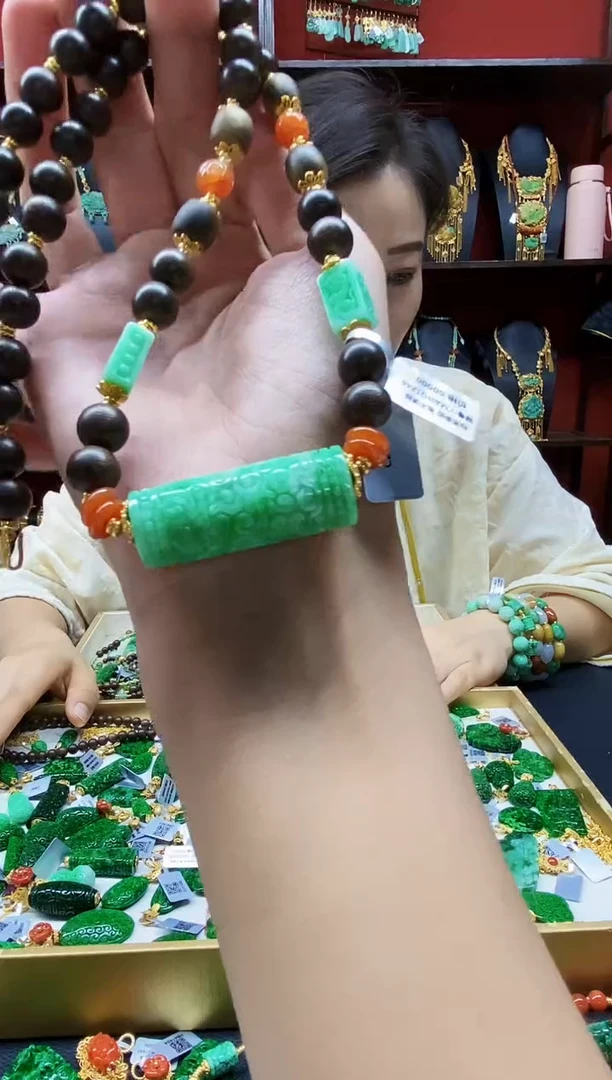 颈饰未镶嵌翡翠吊坠