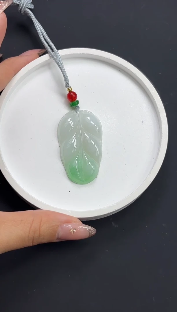 颈饰未镶嵌翡翠叶子
