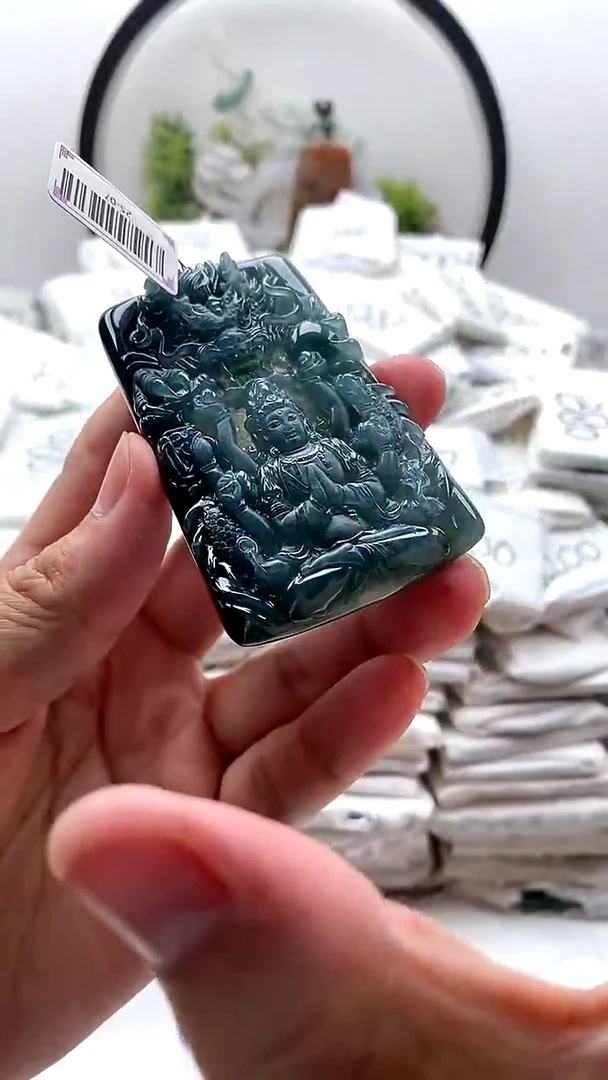 翡翠未镶嵌颈饰千手观音