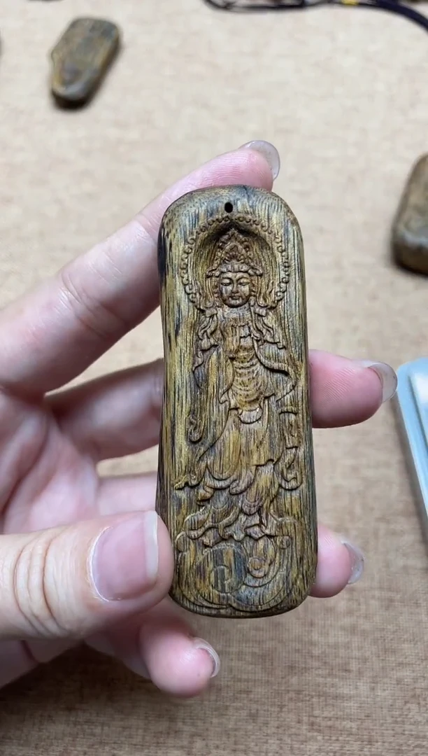 沉香吊坠用****0红金猊雕刻吊坠随型多样性发其一