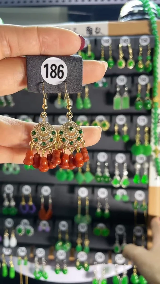 【闪购商品】翡翠耳饰银S925镶嵌186....