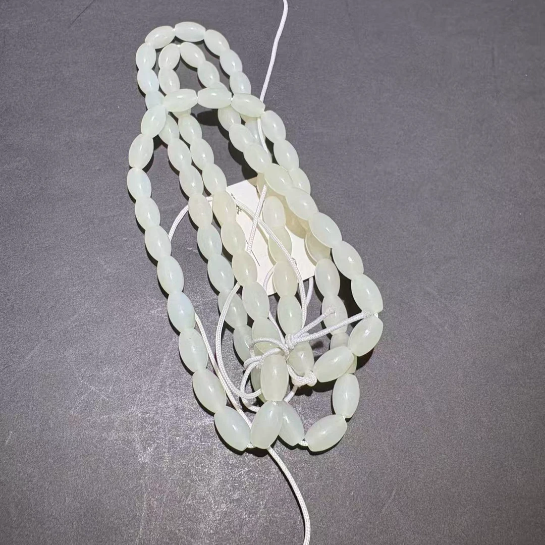 白玉米珠挂链搭配证书的精美