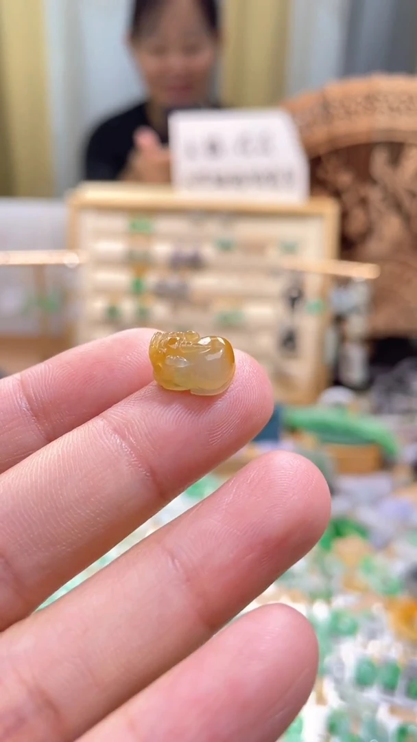 颈饰未镶嵌翡翠妙*貔貅