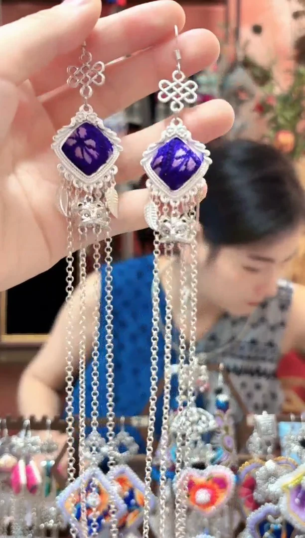 织绣云织谣民族风精美饰品   368
