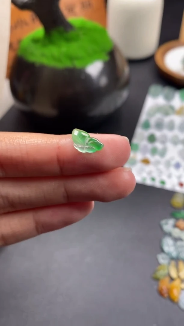 颈饰未镶嵌翡翠翡翠冰种裸石