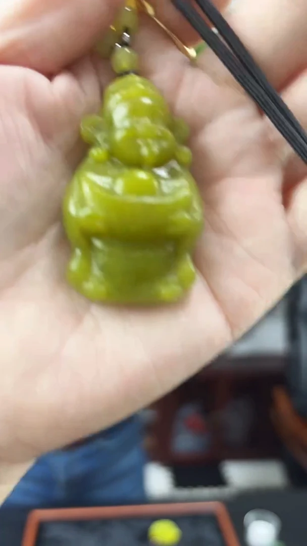 未镶嵌岫玉颈饰财神