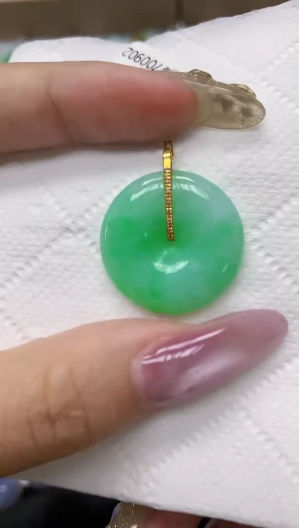 翡翠18K金镶嵌颈饰1111111111