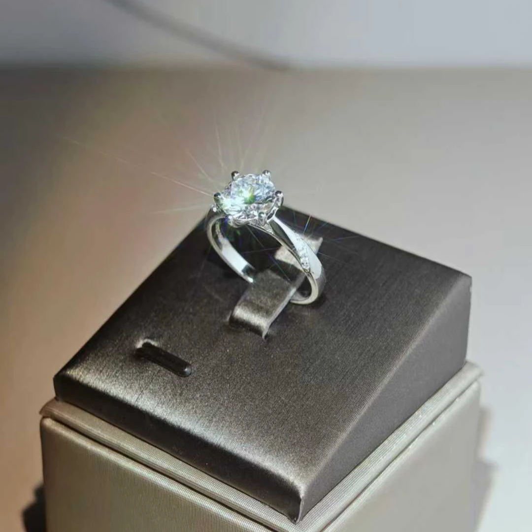 圣罗珠宝 TL经典六爪钻戒