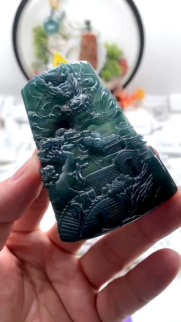 颈饰未镶嵌翡翠山水龙牌