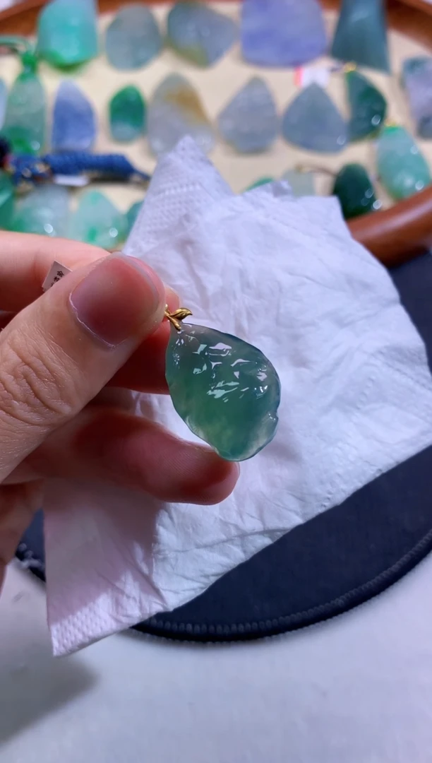 颈饰未镶嵌翡翠