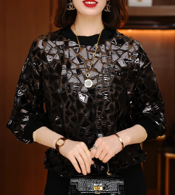 时尚未来-高端长袖时尚上衣女显瘦显白百搭印花圆领减龄