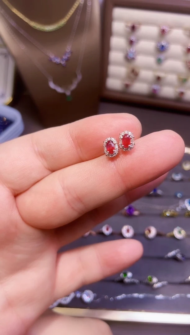 【闪购商品】红宝石耳饰银S925镶嵌一对