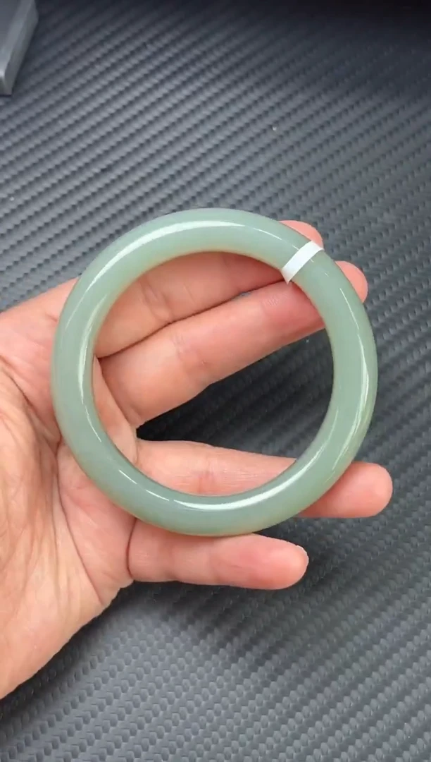 未镶嵌手镯和田玉且末近矿微色差55