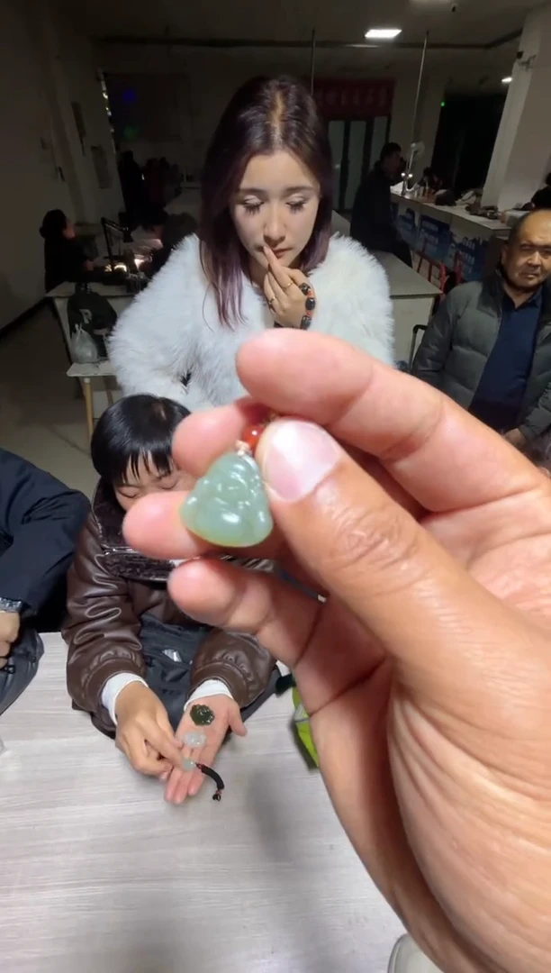 未镶嵌和田玉（糖玉）挂件和田玉