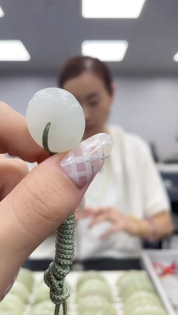 未镶嵌耳坠石英质玉多样性发其一z