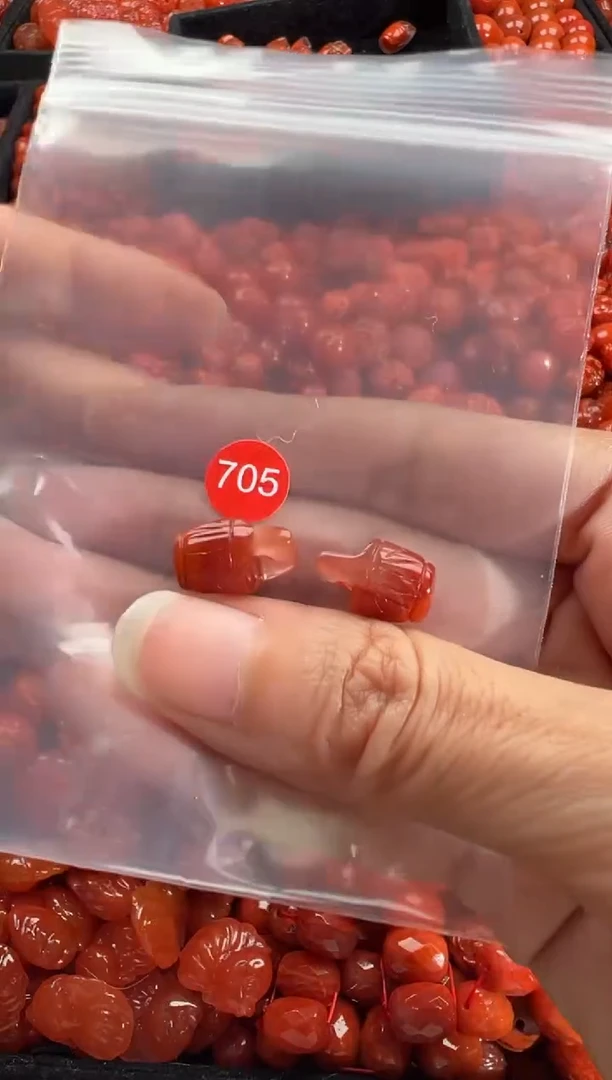 颈饰未镶嵌南红玛瑙1