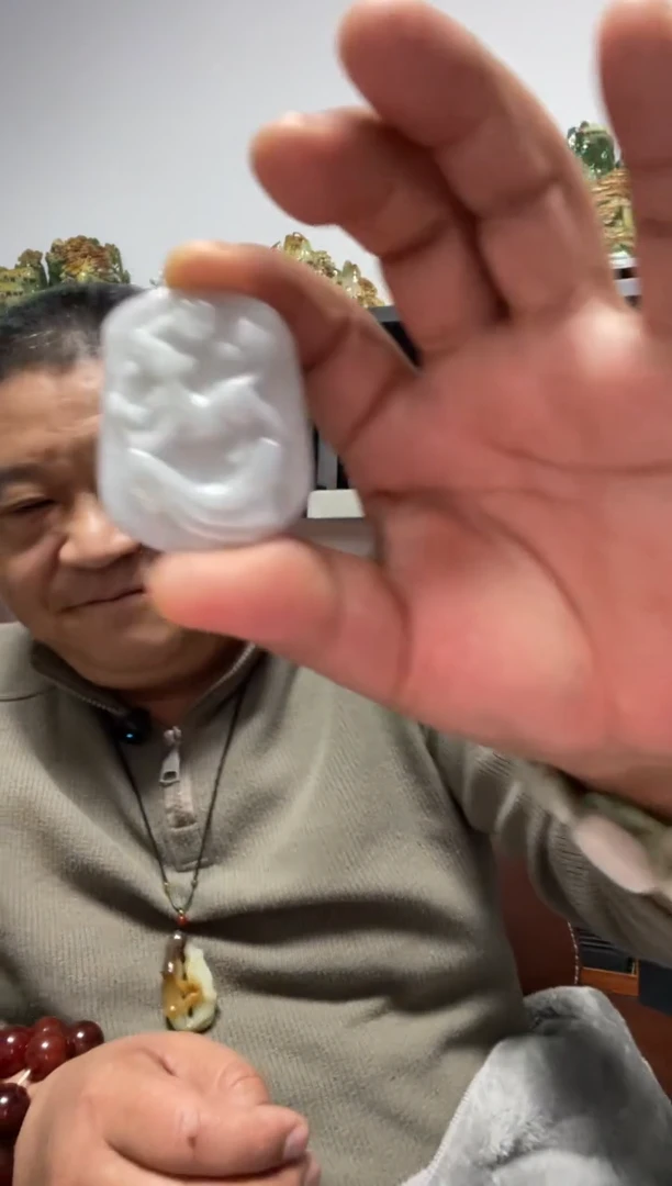 吊坠(赠链)未镶嵌翡翠生肖狗牌吊坠
