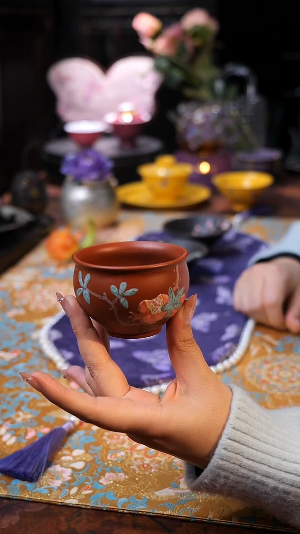 手绘石榴紫砂主人杯