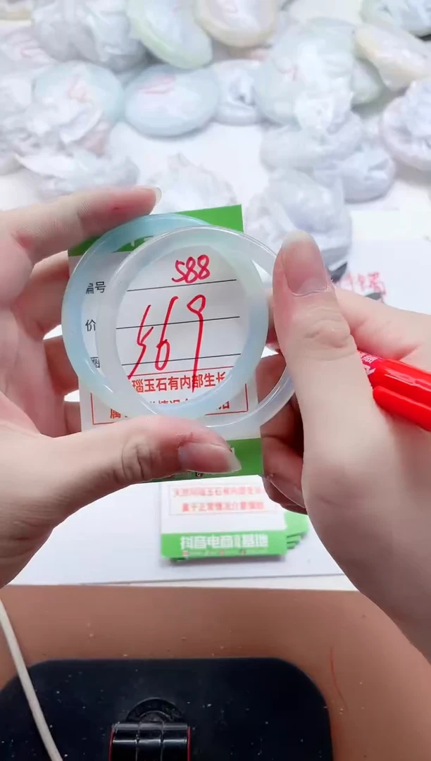 玛瑙/玉髓手镯未镶嵌588