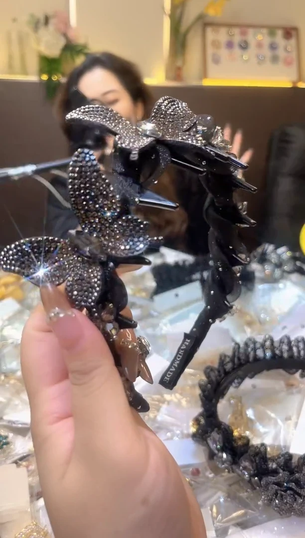 锆石铁合金精品饰界