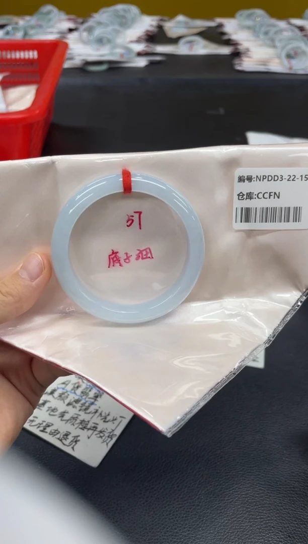 翡翠手镯未镶嵌翡翠手镯