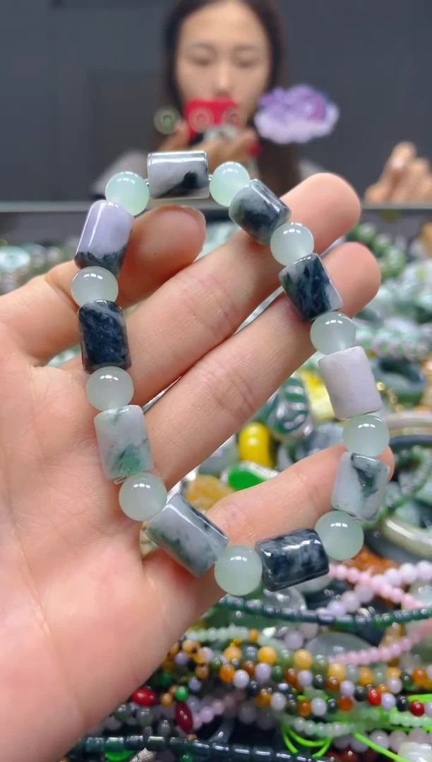 颈饰未镶嵌翡翠8MM/Q/翡翠A货，一件也是批发价