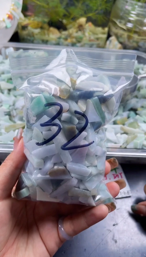 配石翡翠天然翡翠小号500克32