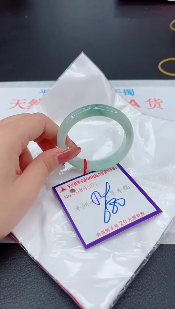 翡翠手镯未镶嵌1