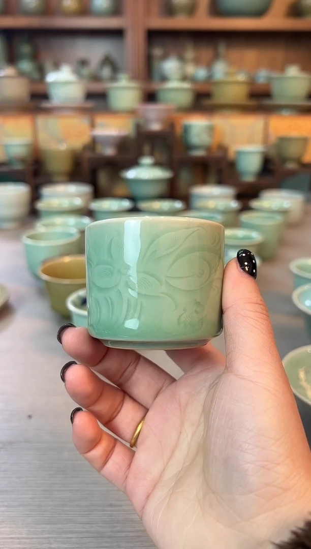 J**偞双鱼戏莲扳指杯